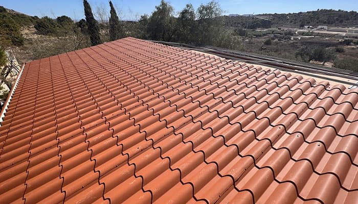 Panel teja para cubiertas industriales
